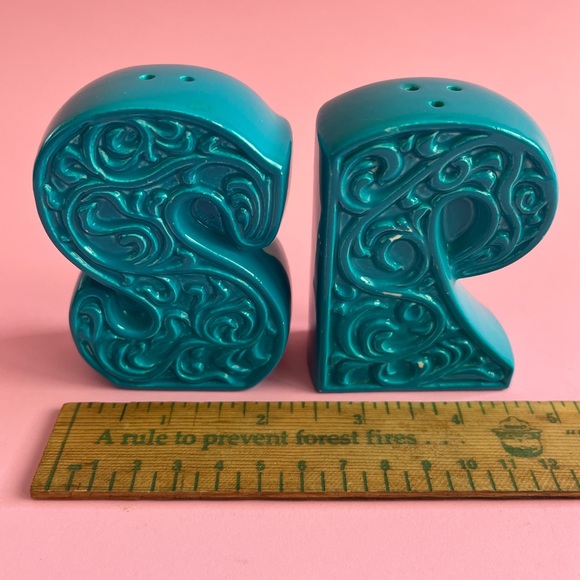 Vintage made in Japan teal salt and pepper shakers in groovy condition - Picture 3 of 5